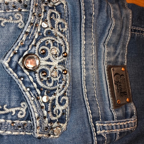 Ladies stretch Earl Capri Jeans. - Picture 2 of 5